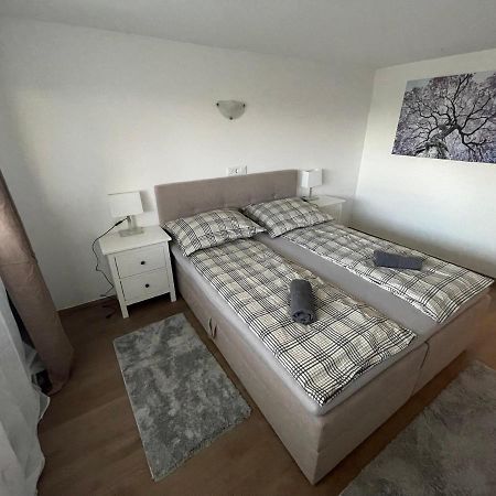Malibu Apartman Miskolc Exterior photo