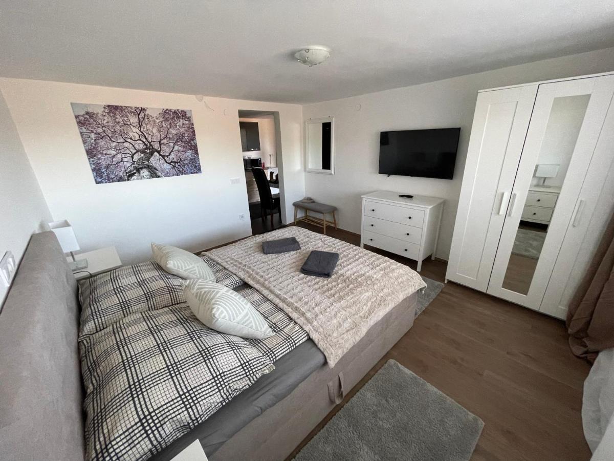 Malibu Apartman Miskolc Exterior photo